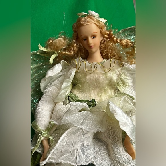 Flower Fairy with Butterfly Wings by MARK ROBERTS - Large - Picture 6 of 9